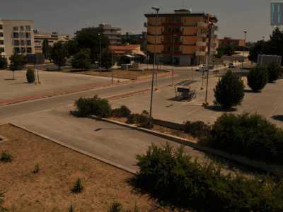 Ben 400 posti auto per un solo supermercato.
